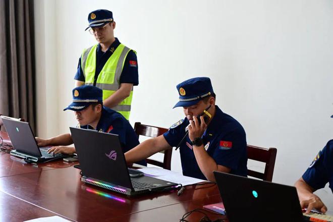 沙场秋点兵比拼铸铁军温州消防救援队伍第八届“瓯越卫士杯”实战化比武完赛(图1)