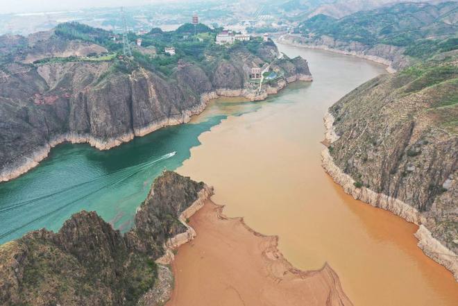 截流多年三峡大坝淤泥堆积18亿吨为何不用抽沙船把它抽走(图2)