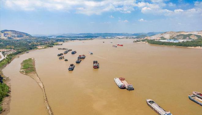 截流多年三峡大坝淤泥堆积18亿吨为何不用抽沙船把它抽走(图1)