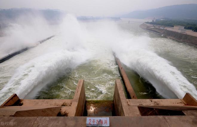 截流多年三峡大坝淤泥堆积18亿吨为何不用抽沙船把它抽走(图9)